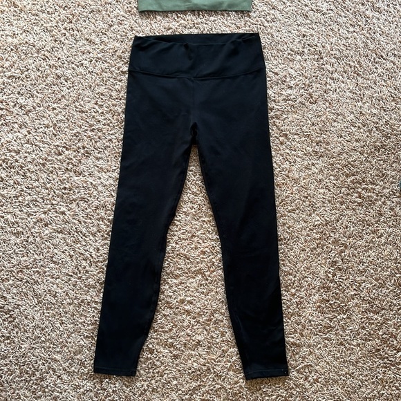 Fabletics Outfit - Picture 3 of 3